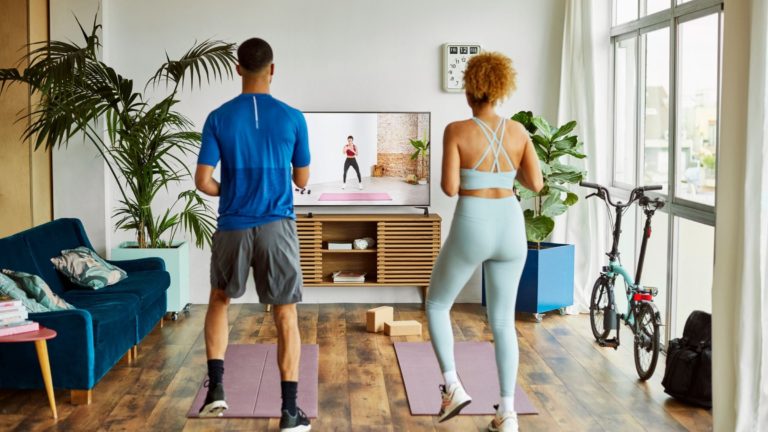 Men-and-woman-working-out.jpg